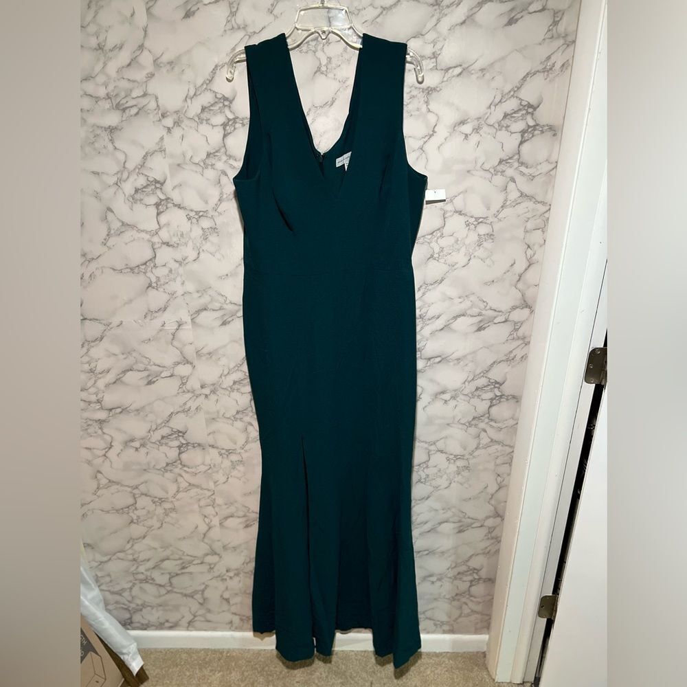 Dress The Population Sandra Gown in Pine - Picture 4 of 11
